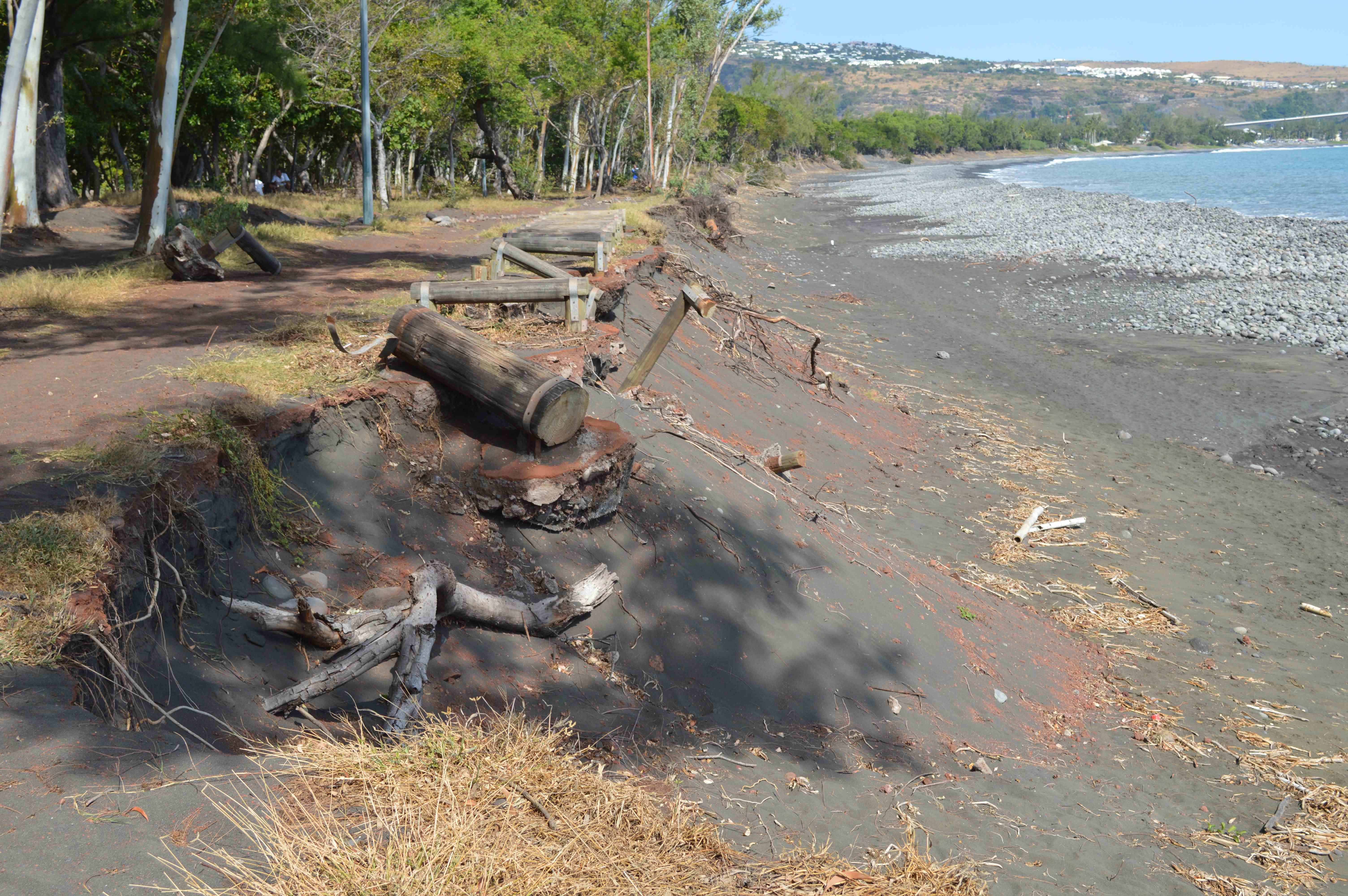 érosion du littoral à St-Paul de La Réunion après un cyclone