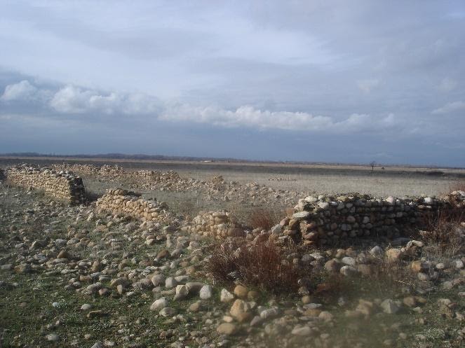 Ruines d’une bergerie du 18ème siècle dans la plaine de Crau © Christelle Fameli /IMBE/CNRS